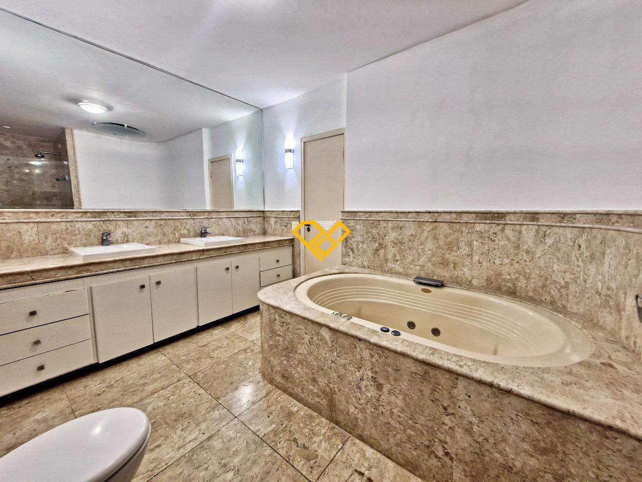 Casa para aluguel no Santa Terezinha: Wc suíte master