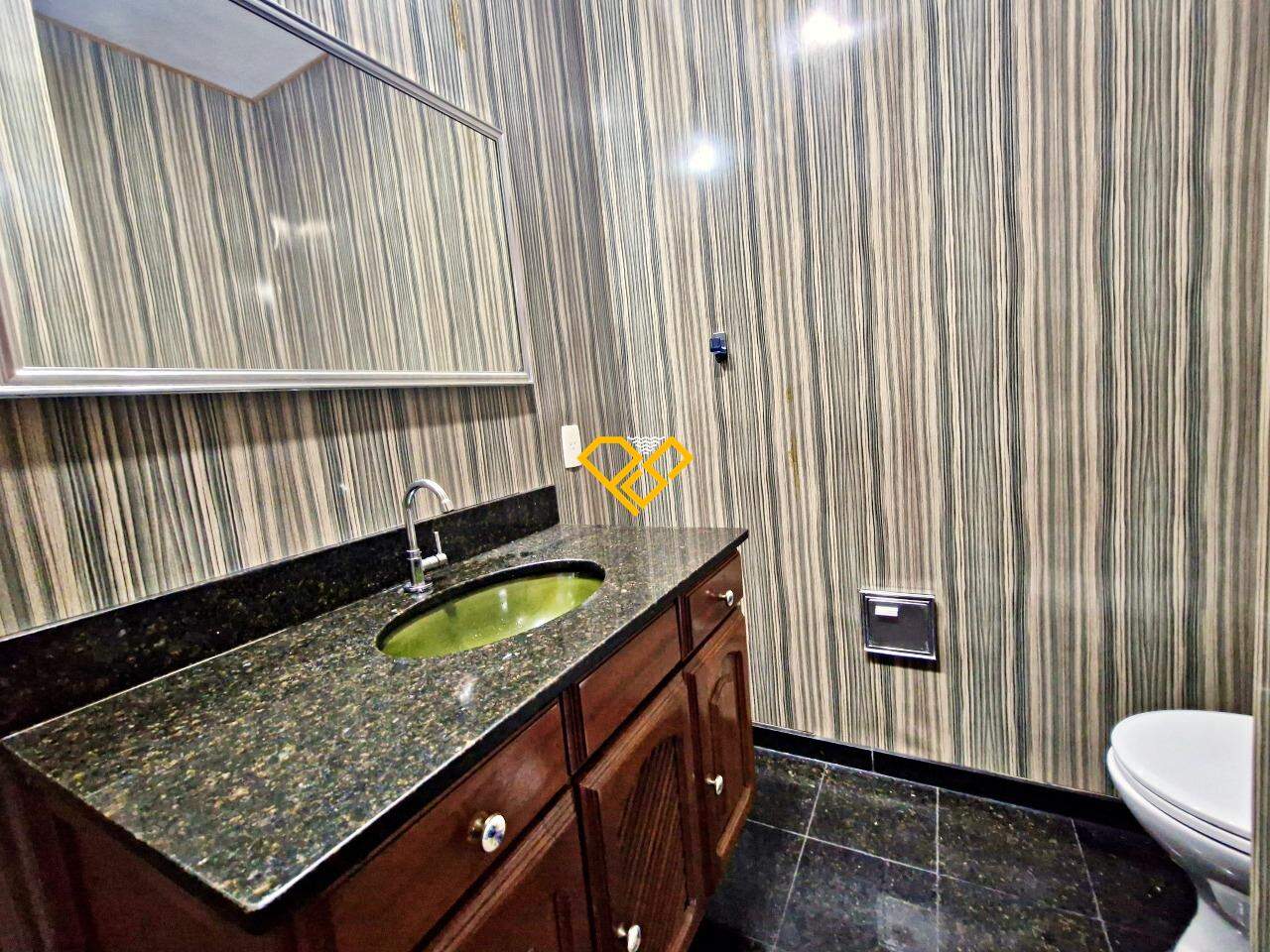 Casa para aluguel no Santa Terezinha: Lavabo