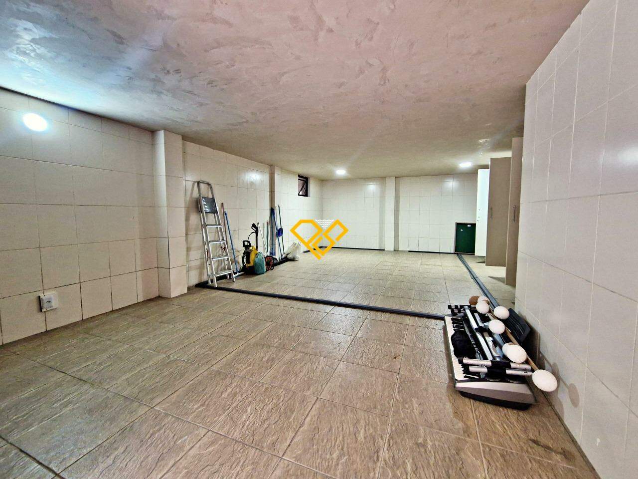 Casa para aluguel no Santa Terezinha: Garagem fechada