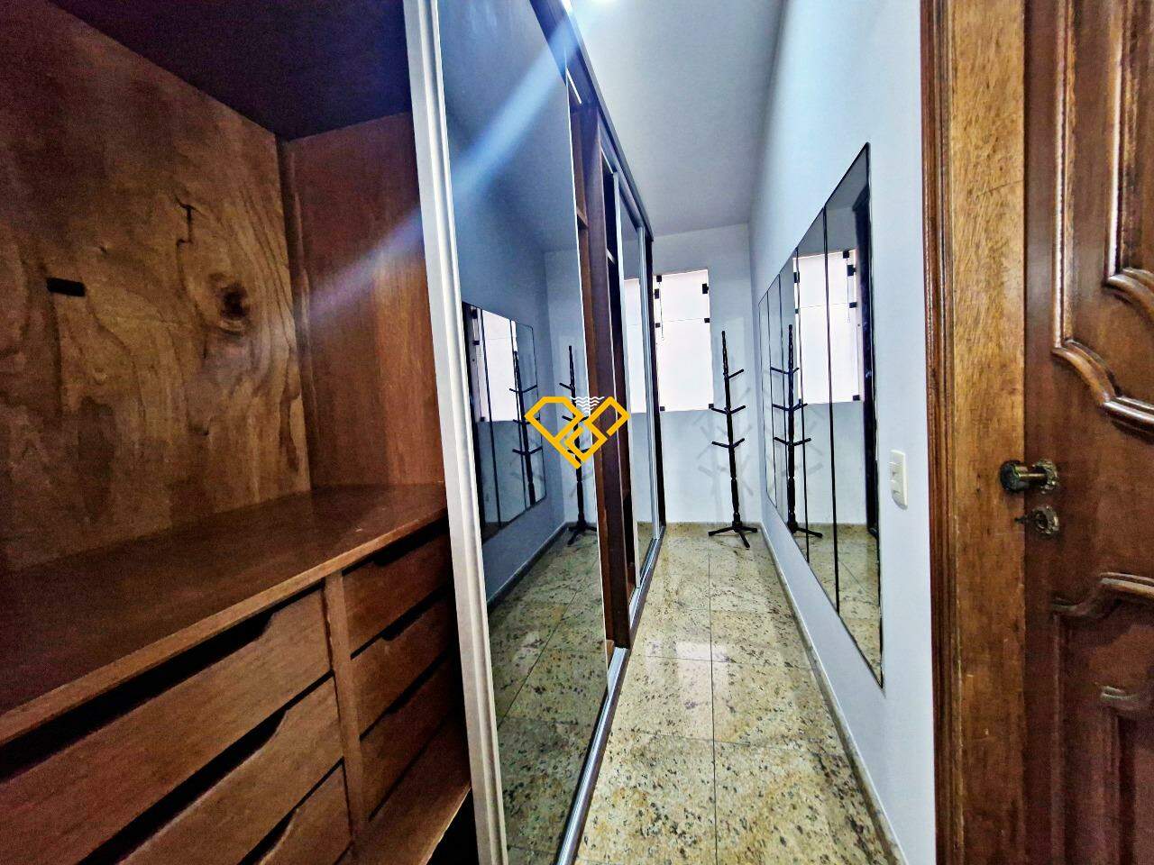 Casa para aluguel no Santa Terezinha: Closet