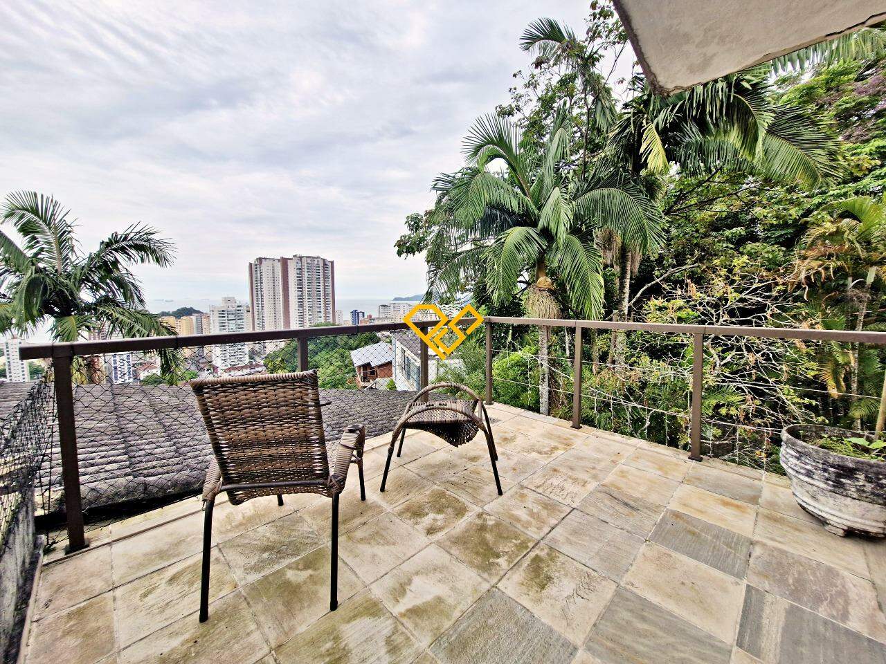 Casa para aluguel no Santa Terezinha: Varanda com vista mar