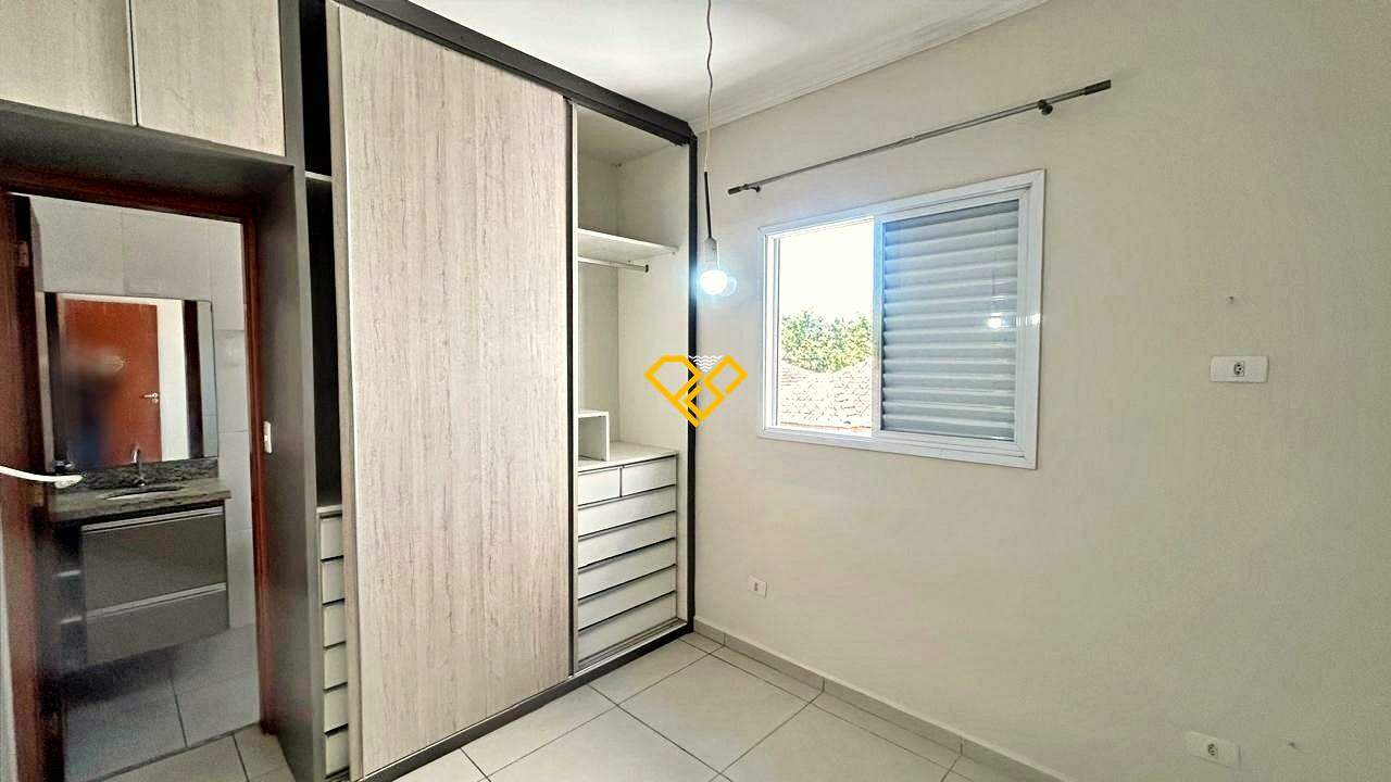 Casa à venda no Vila Mathias: Suíte 1