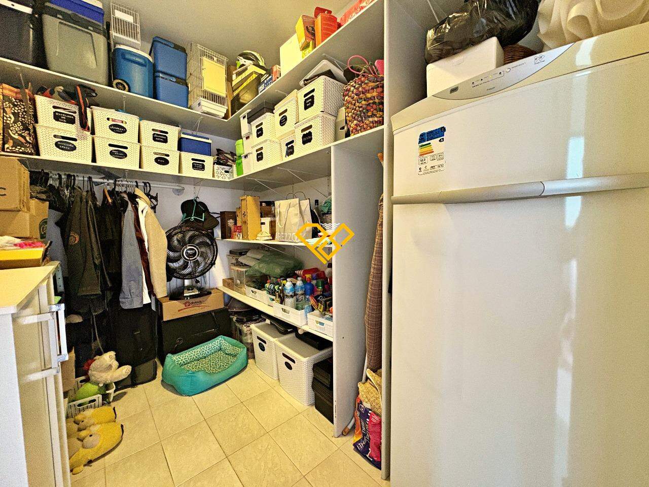 Apartamento à venda no Boqueirão: Dependência - despensa