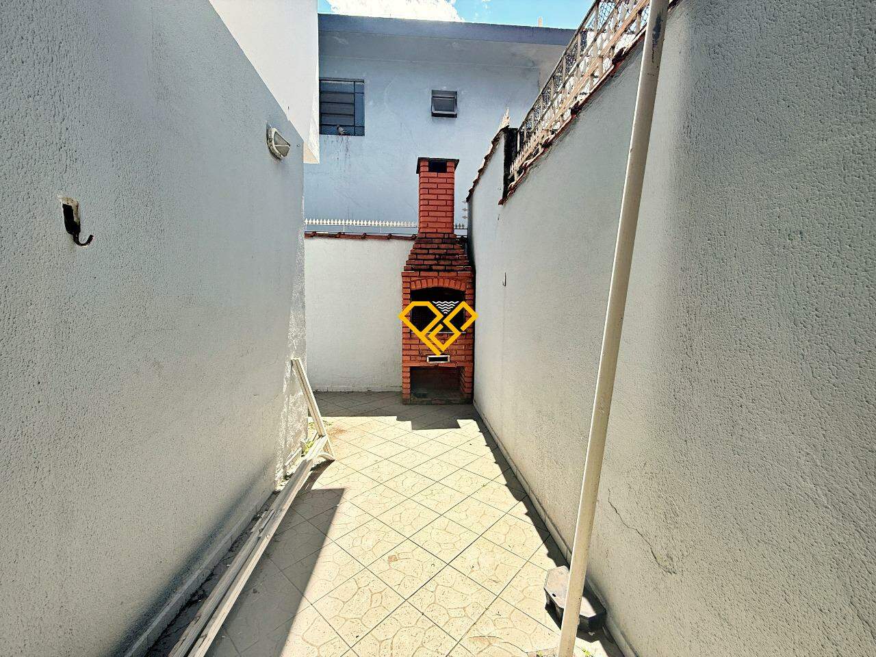 Sobrado à venda no Aparecida: Quintal com churrasqueira