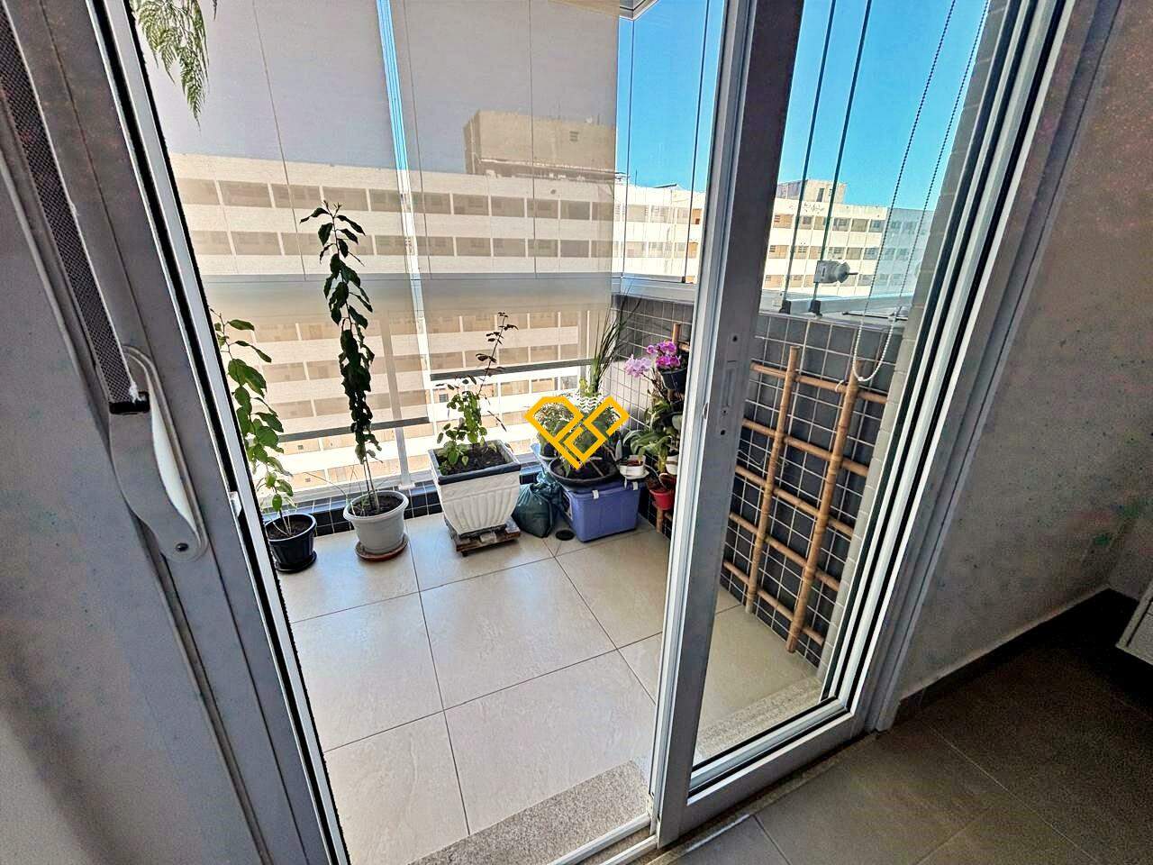 Apartamento à venda no Gonzaga: Varanda - suíte