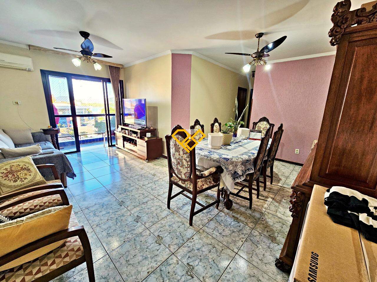 Apartamento à venda no Ponta da Praia: Sala