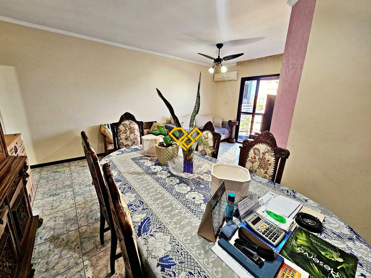 Apartamento à venda no Ponta da Praia: Sala