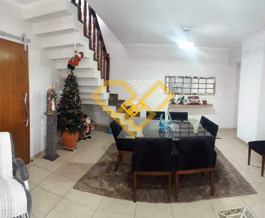 Cobertura à venda no Aparecida: sala de jantar