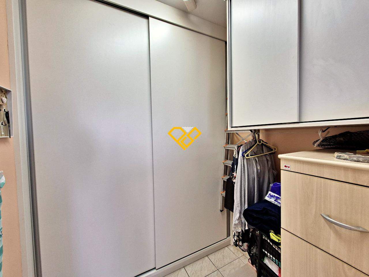 Apartamento à venda no Embaré: Dependência