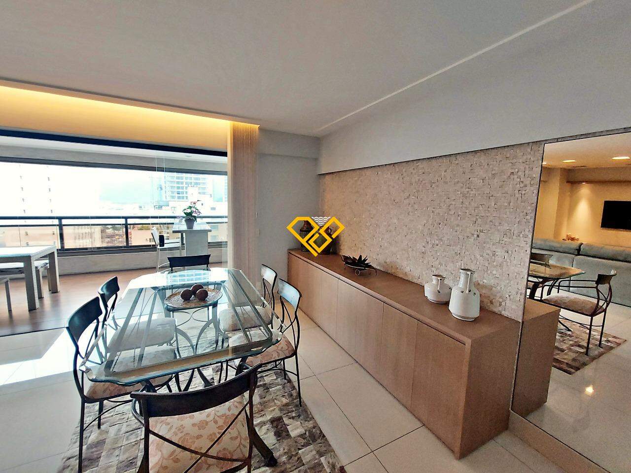 Apartamento à venda no Ponta da Praia: Sala