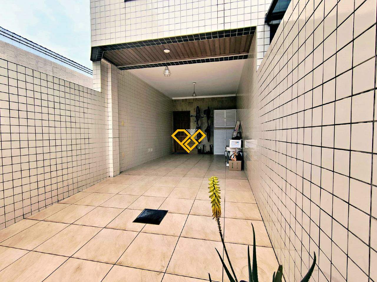 Sobreposta Alta à venda no Campo Grande: Garagem