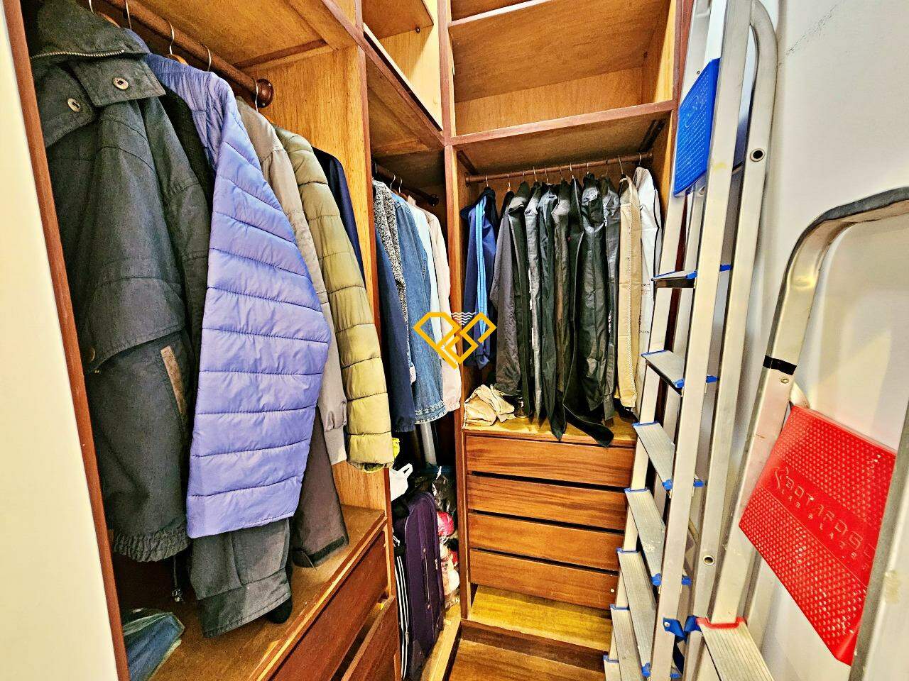 Casa à venda no Embaré: Dormitório 2 - suíte - closet