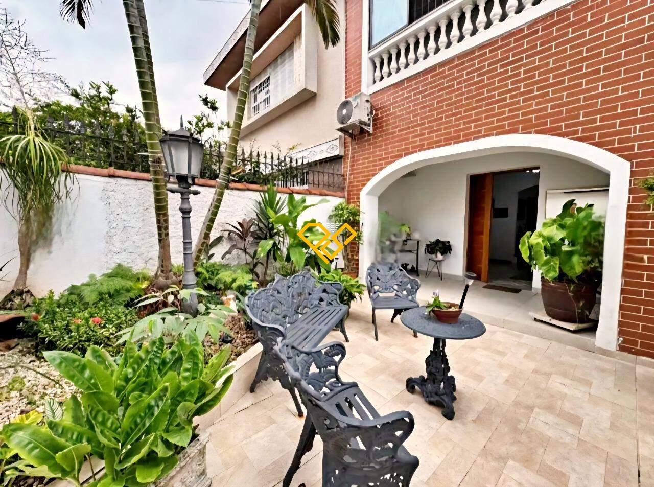 Casa à venda no Embaré: Quintal