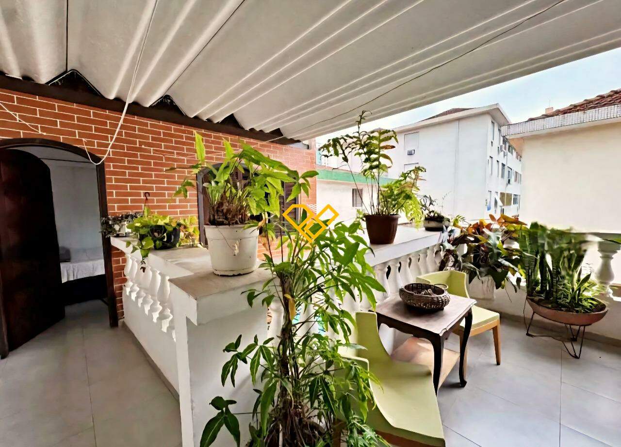 Casa à venda no Embaré: Quintal