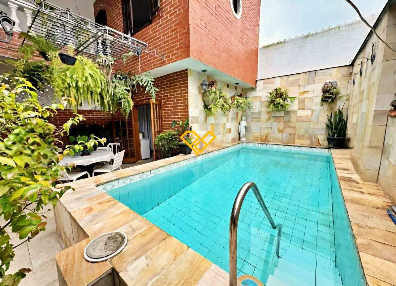 Casa à venda no Embaré: Piscina