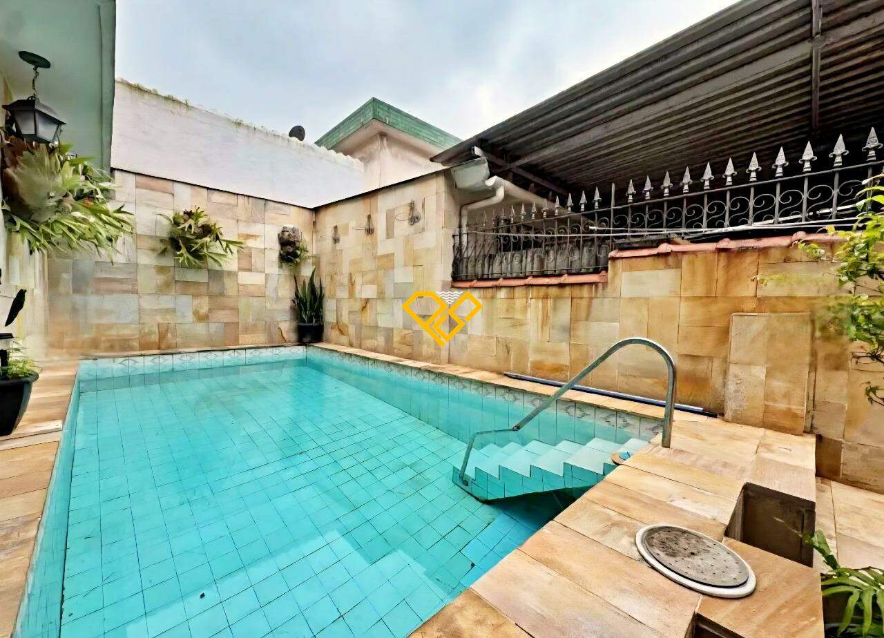Casa à venda no Embaré: Piscina