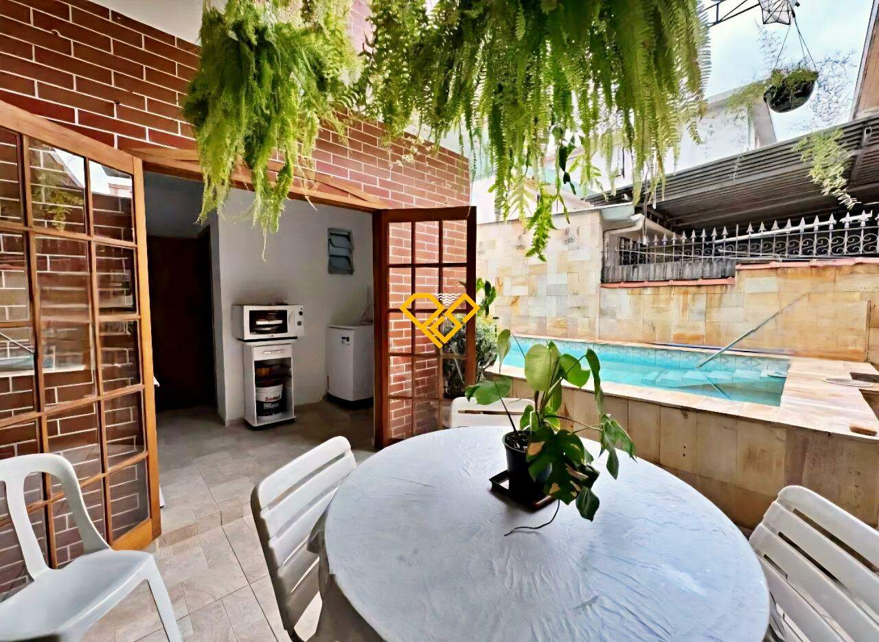 Casa à venda no Embaré: Piscina e solarium