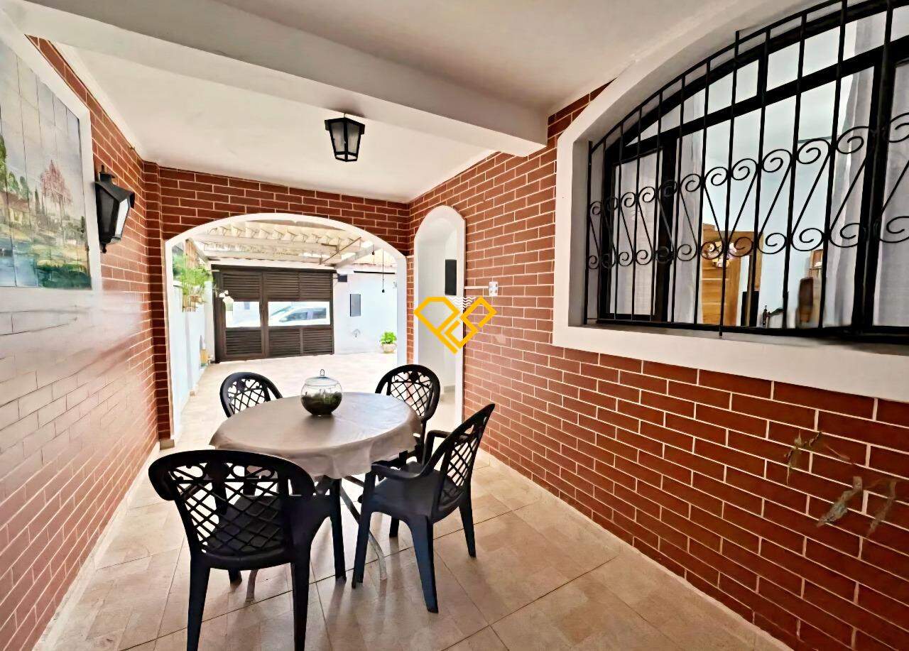 Casa à venda no Embaré: Lateral