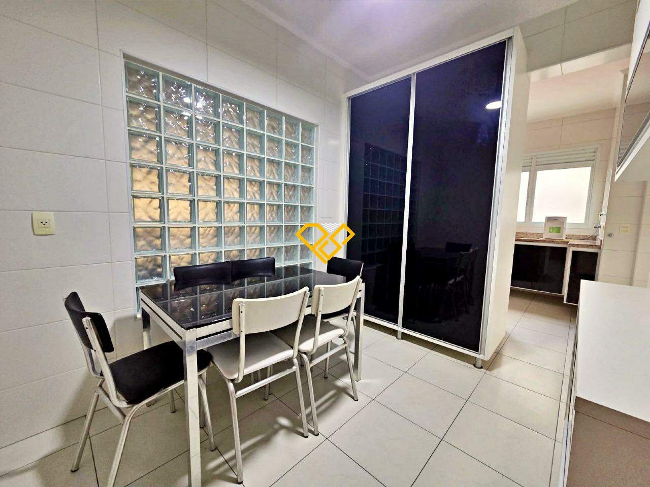 Apartamento à venda no Gonzaga: Cozinha