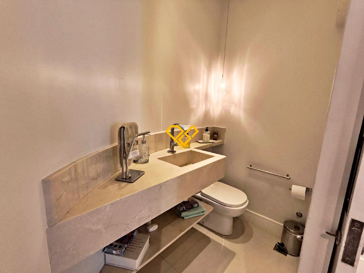 Sobrado à venda no Ponta da Praia: Lavabo