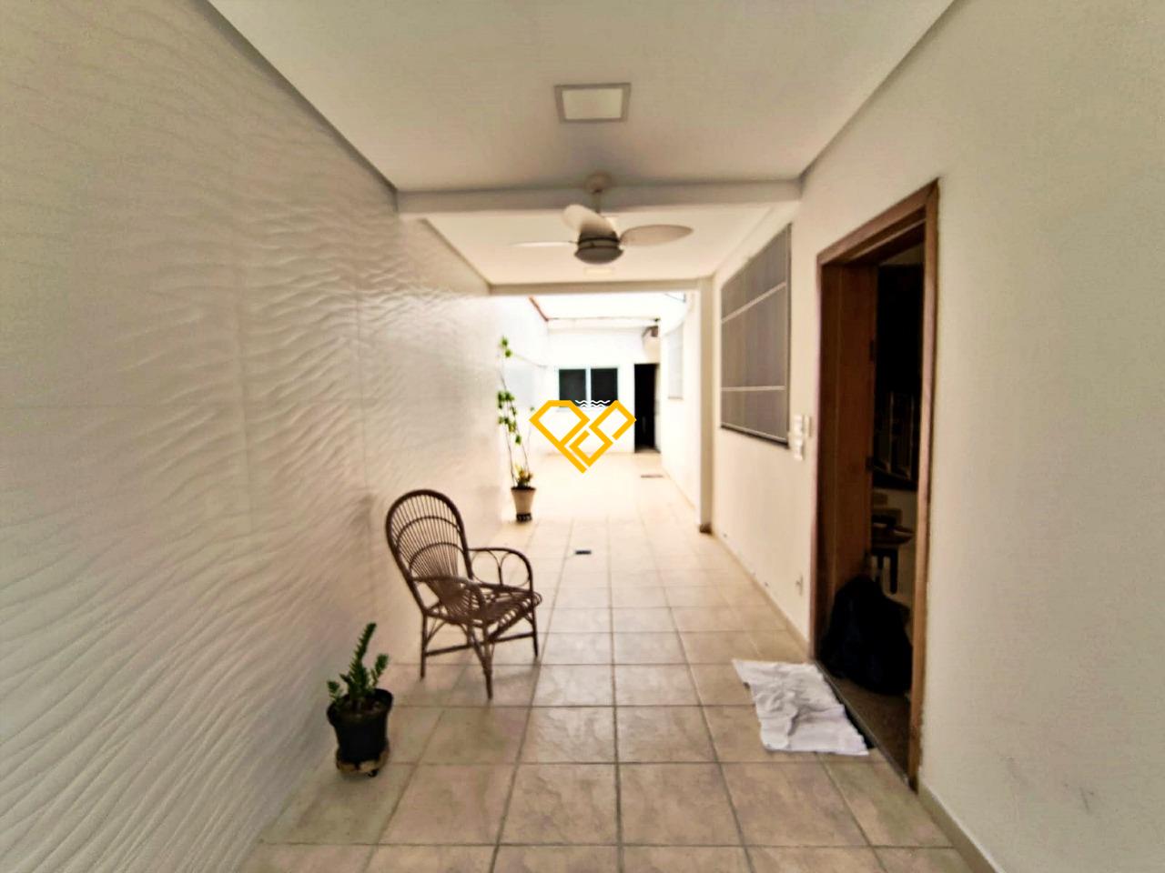 Sobrado à venda no Ponta da Praia: Quintal lateral