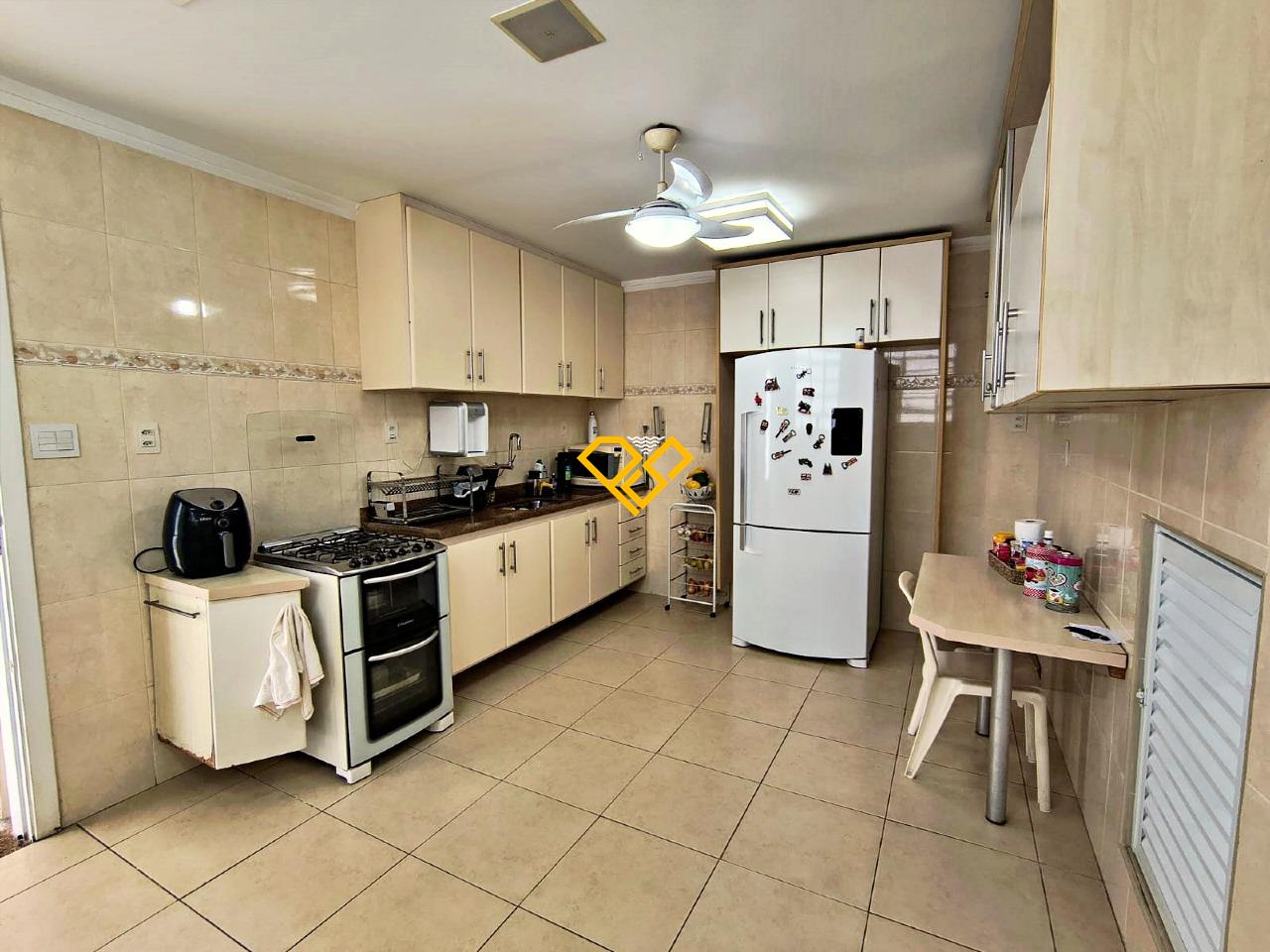 Sobrado à venda no Ponta da Praia: Cozinha