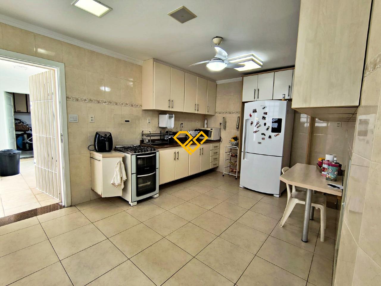 Sobrado à venda no Ponta da Praia: Cozinha