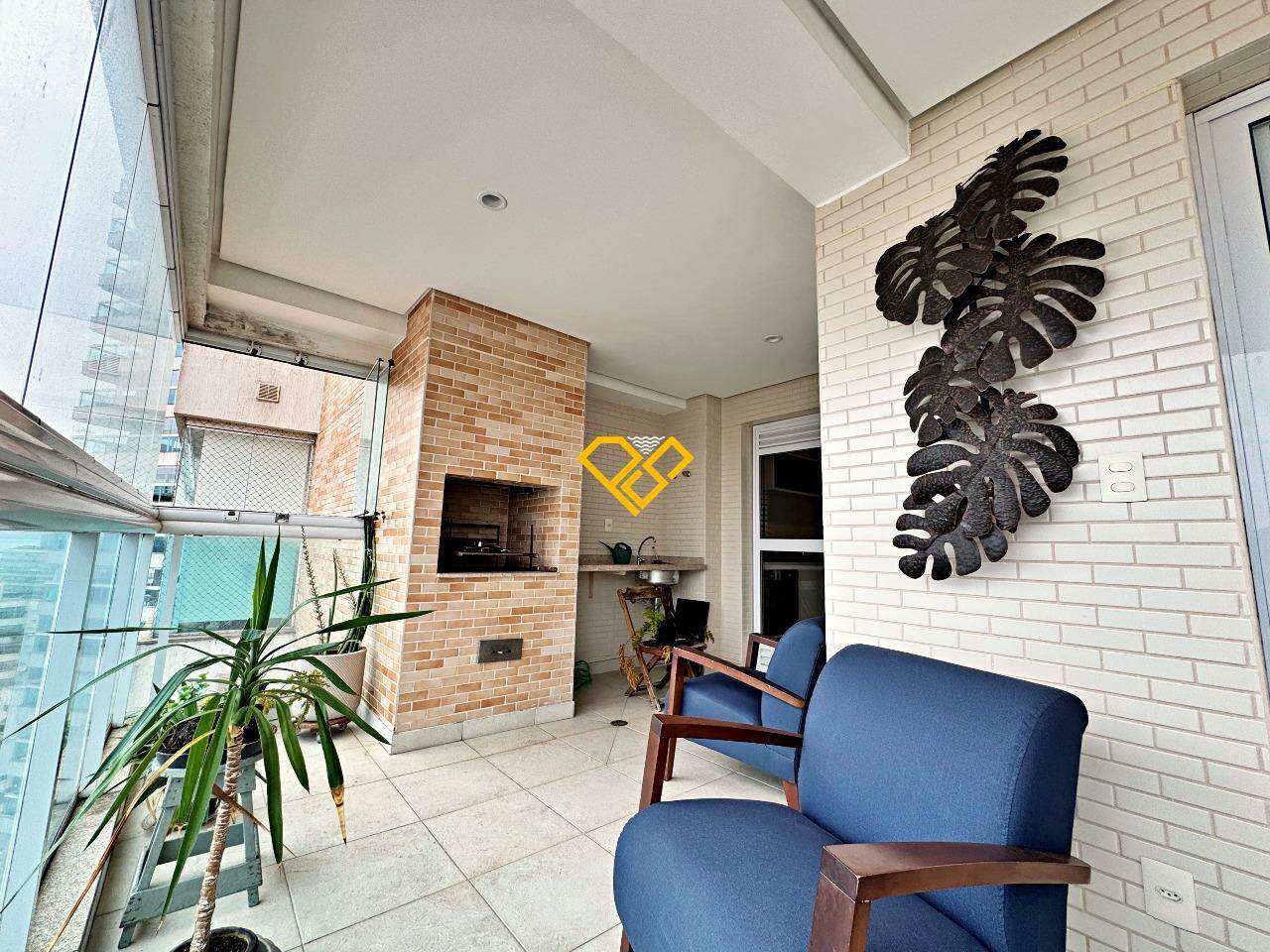 Apartamento à venda no Embaré: Varanda com churrasqueira