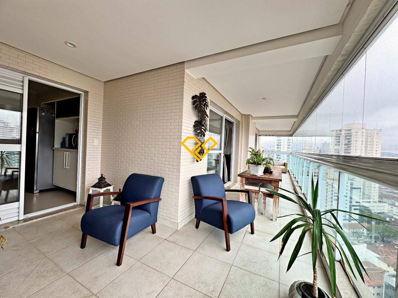 Apartamento à venda no Embaré: Varanda com churrasqueira