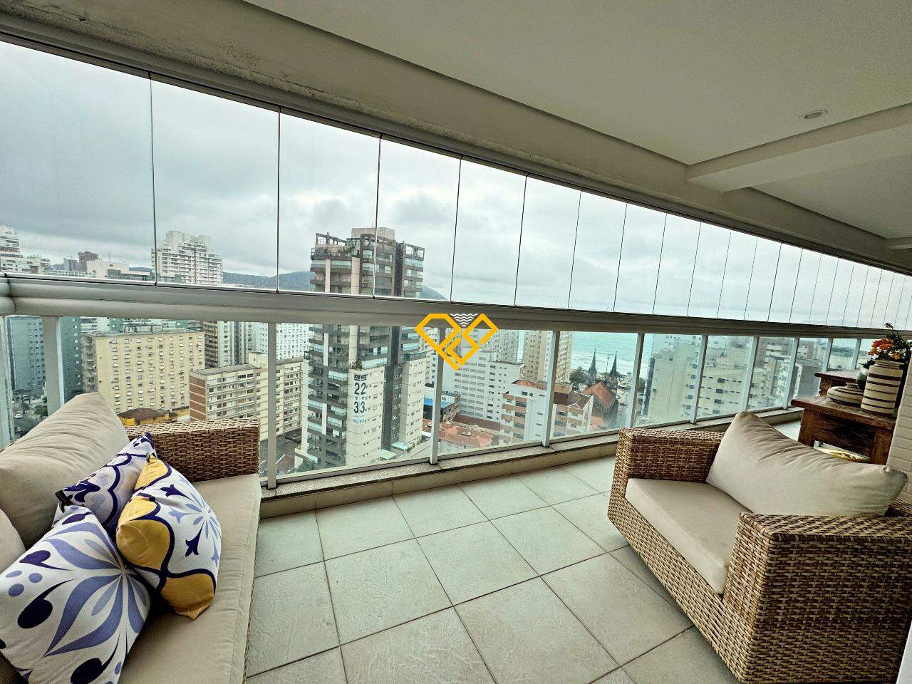 Apartamento à venda no Embaré: Varanda com churrasqueira