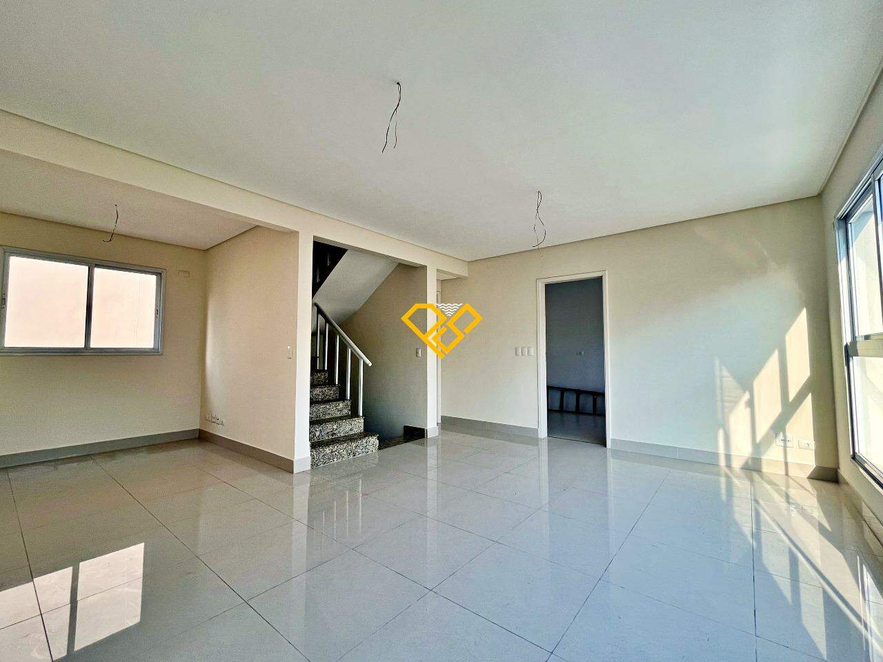 Sobrado à venda no Boqueirão: Sala