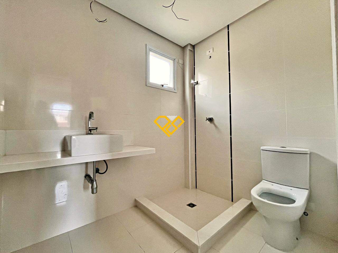 Sobrado à venda no Boqueirão: Wc social