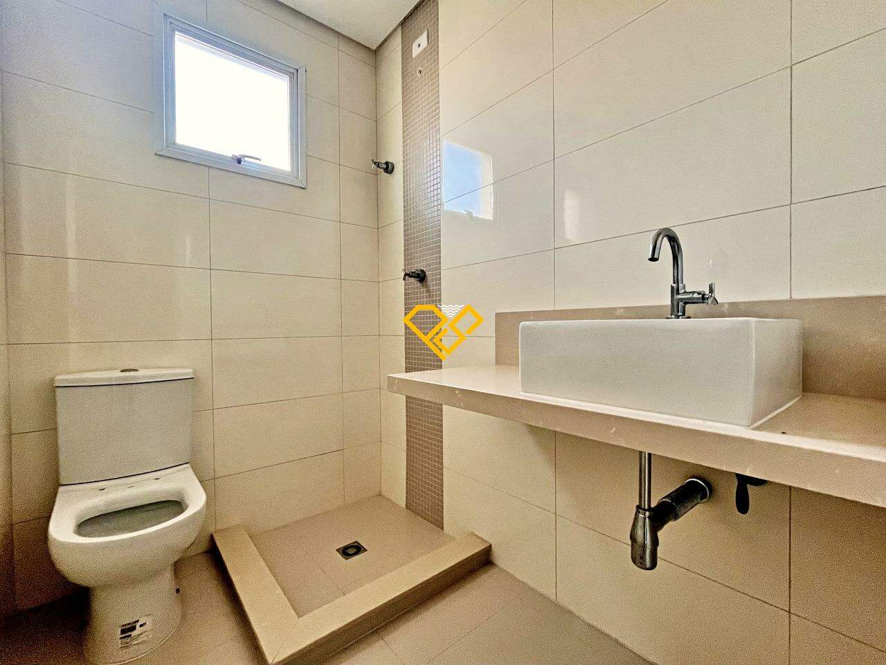 Sobrado à venda no Boqueirão: Wc suíte