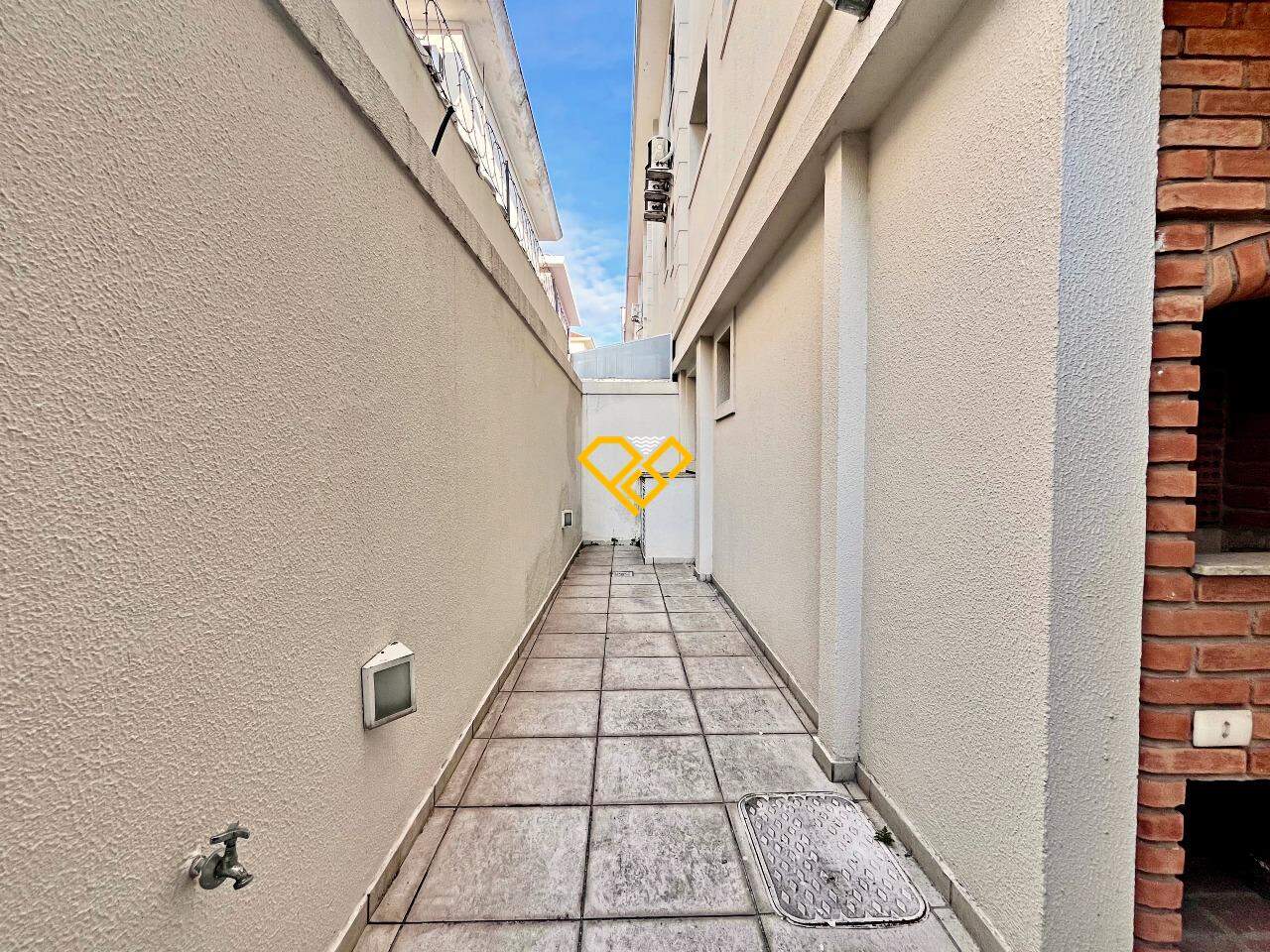 Sobrado à venda no Boqueirão: Quintal