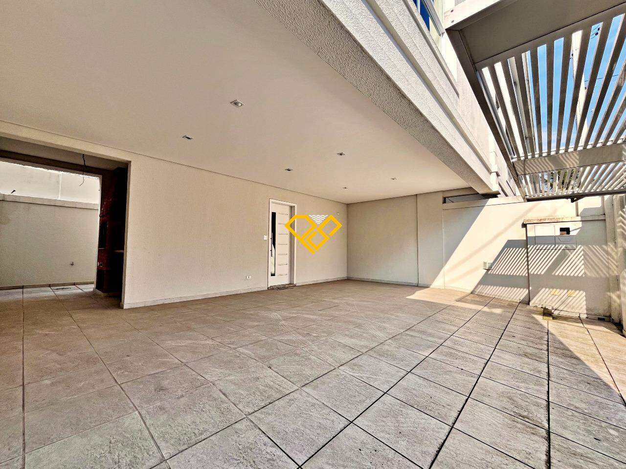 Sobrado à venda no Boqueirão: Garagem