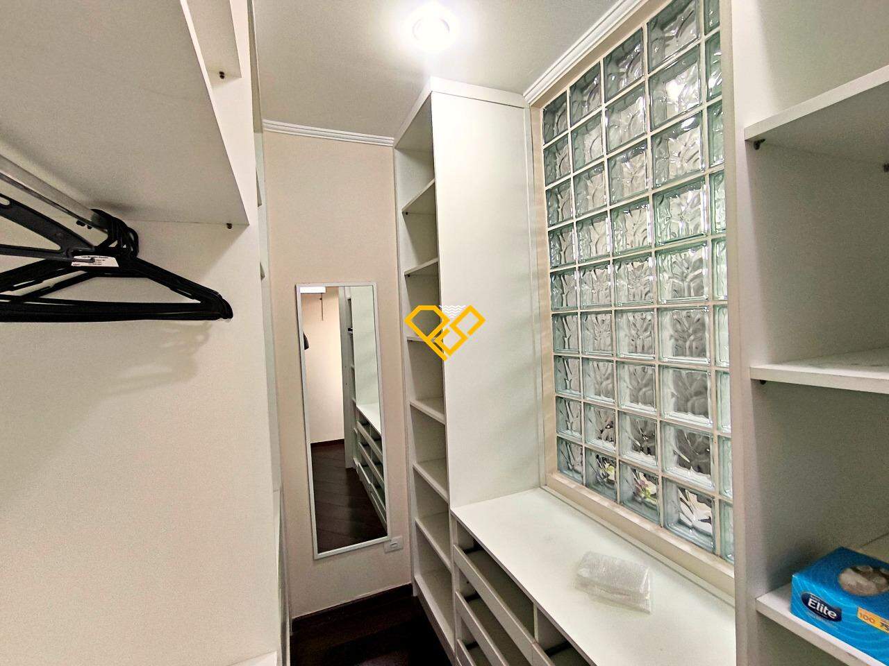 Casa à venda no Ponta da Praia: Dormitório 2 - suíte - closet