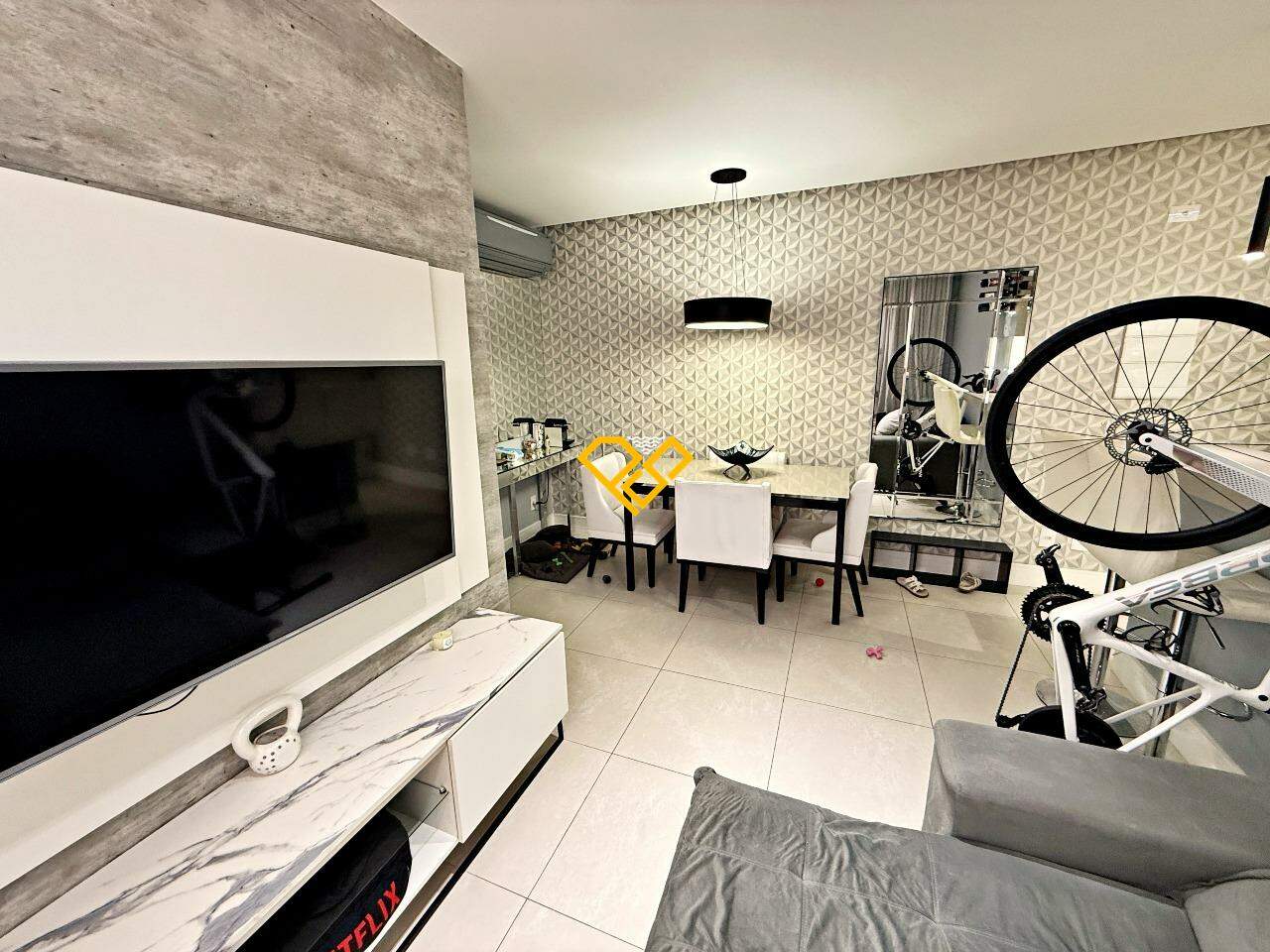 Apartamento à venda no Ponta da Praia: Sala
