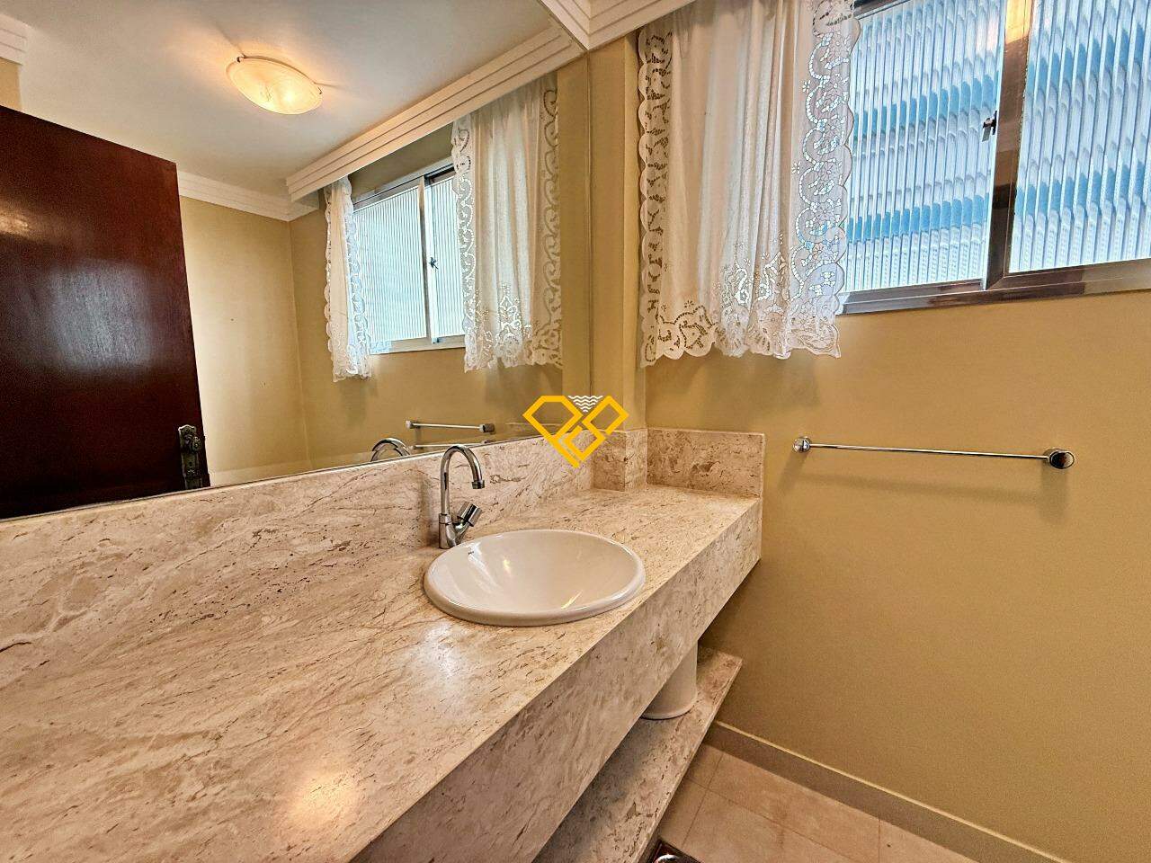 Apartamento à venda no Boqueirão: Lavabo
