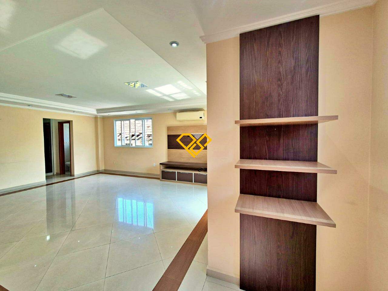 Sobreposta Alta à venda no Campo Grande: Sala