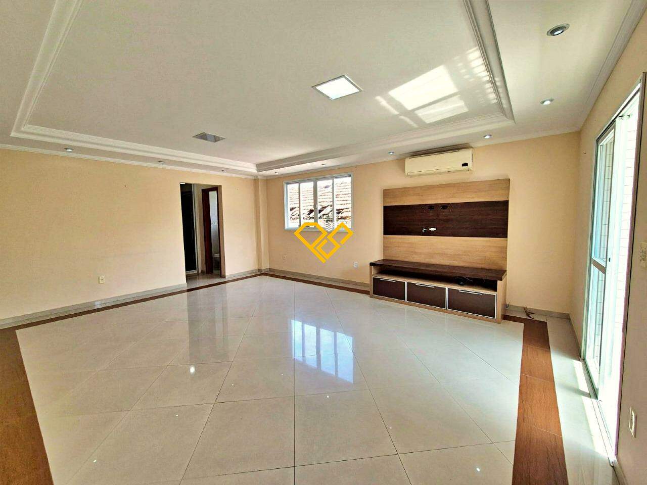 Sobreposta Alta à venda no Campo Grande: Sala