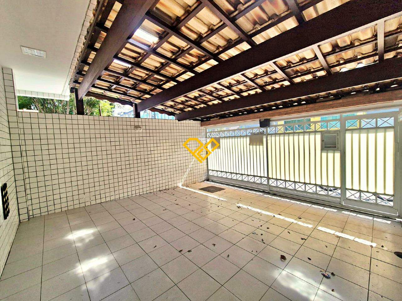Sobreposta Alta à venda no Campo Grande: Garagem