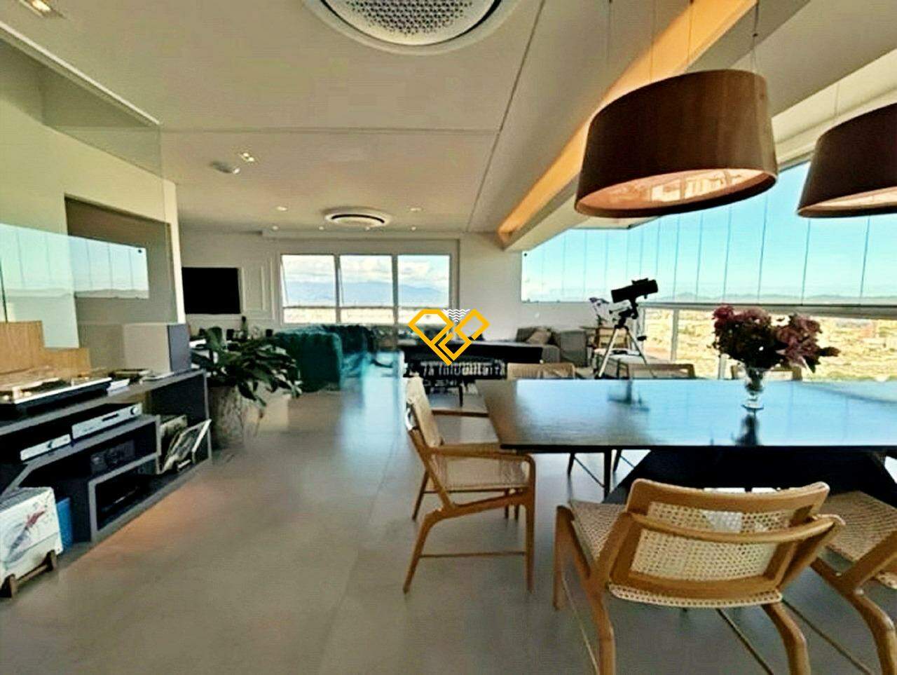 Cobertura à venda no Embaré: Sala