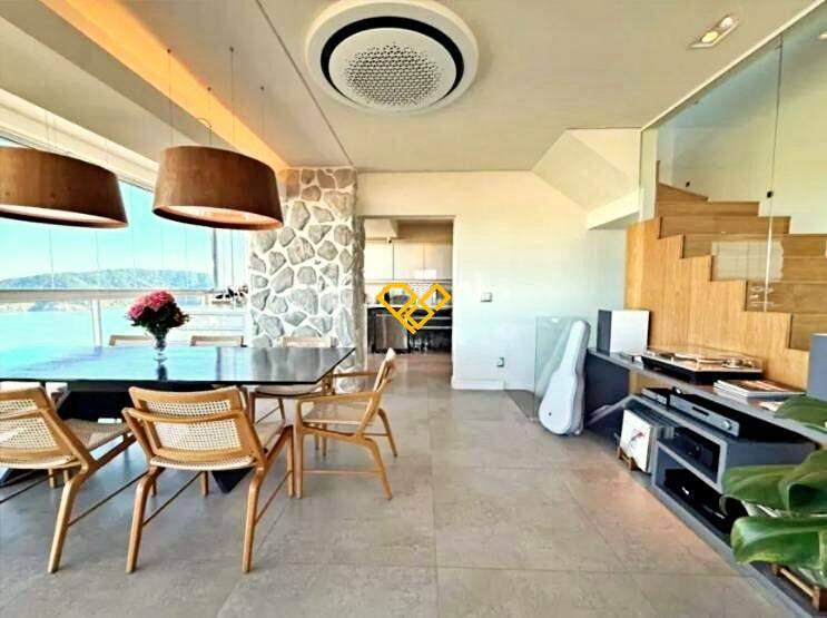 Cobertura à venda no Embaré: Sala e cozinha