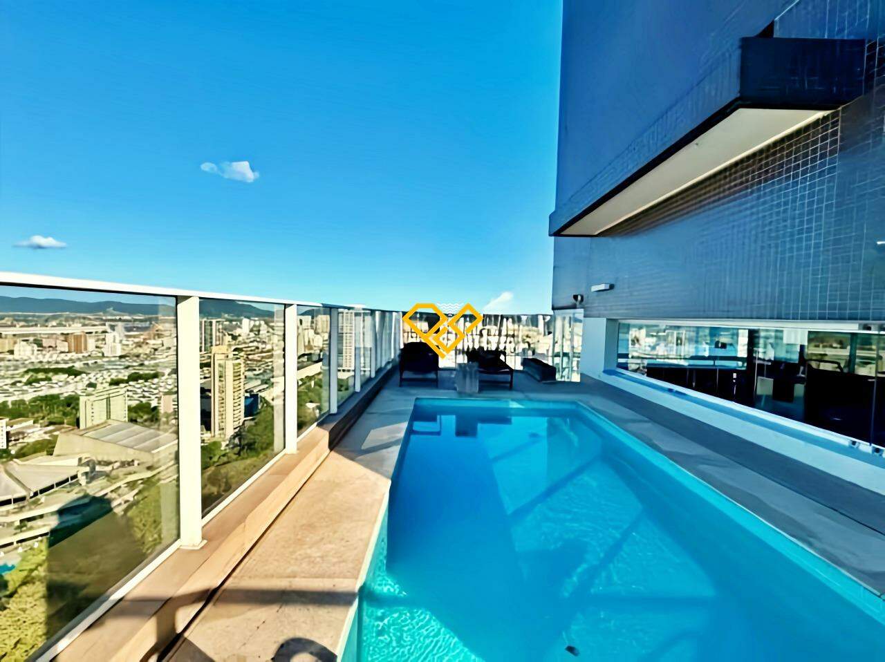 Cobertura à venda no Embaré: Piscina