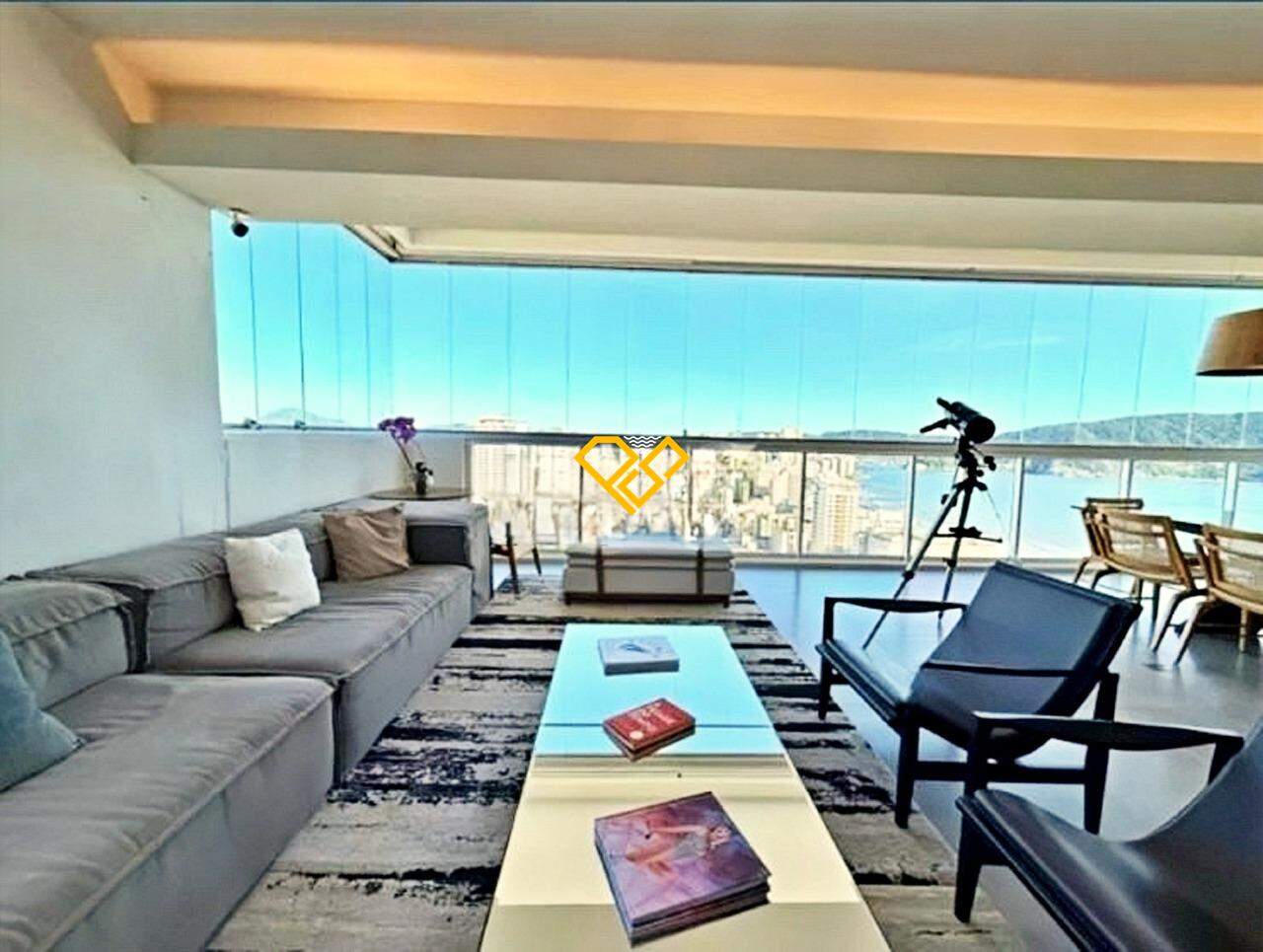 Cobertura à venda no Embaré: Sala