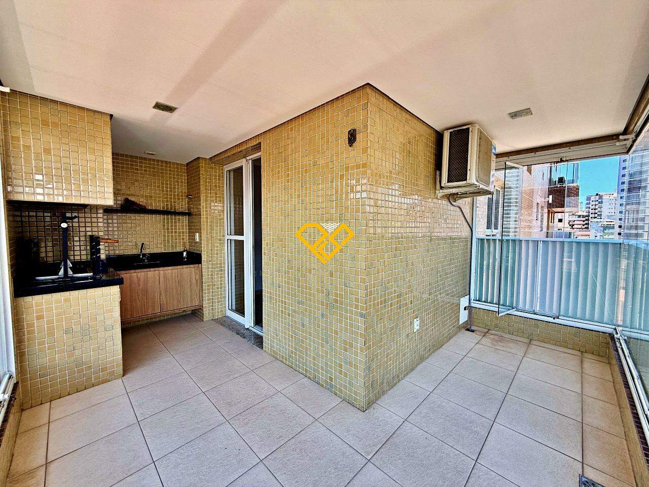 Apartamento à venda no Gonzaga: Varanda com churrasqueira