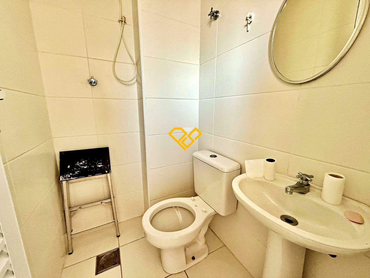 Apartamento à venda no Gonzaga: Wc de serviço