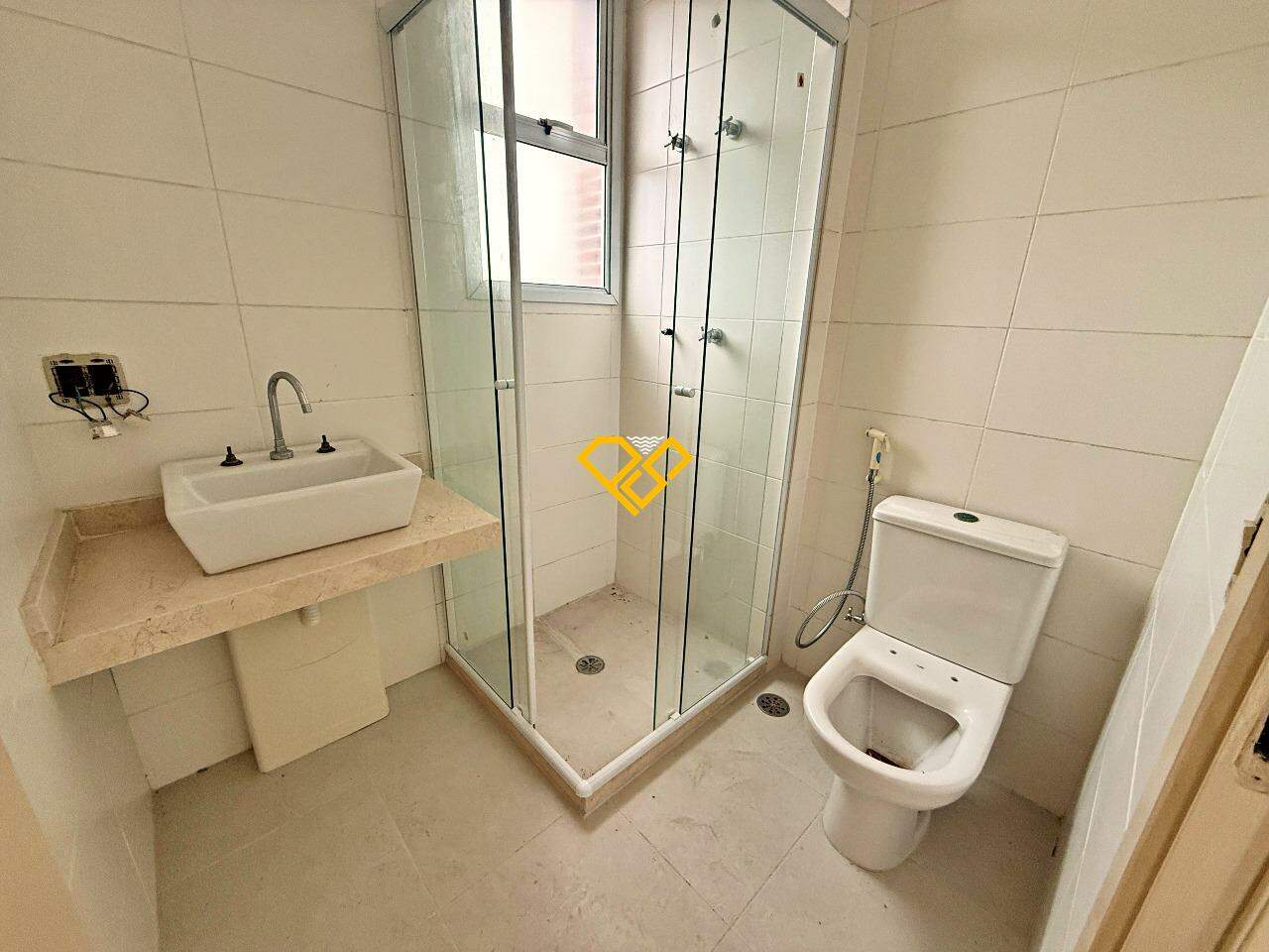 Cobertura à venda no José Menino: Wc social