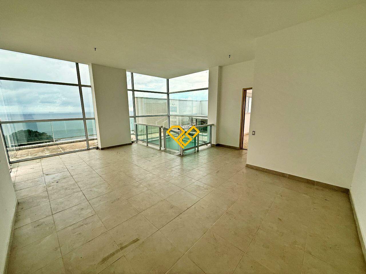 Cobertura à venda no José Menino: Sala