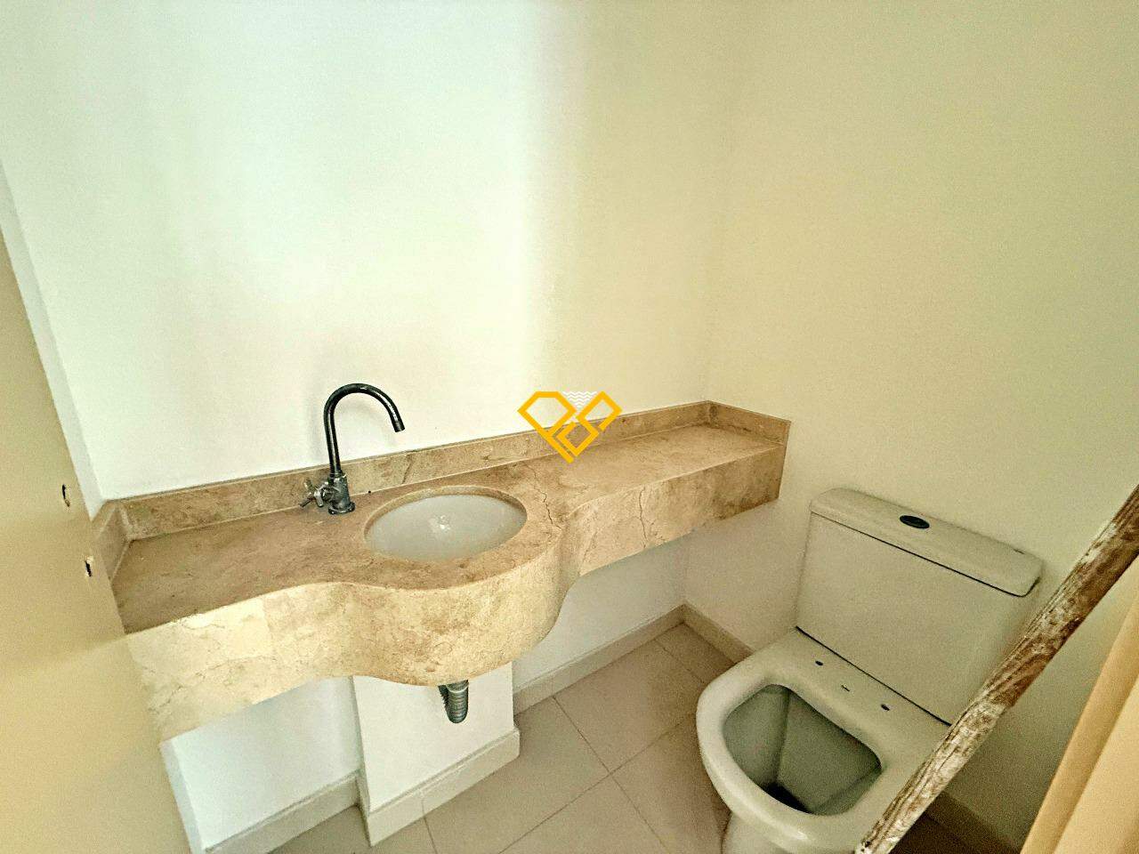 Cobertura à venda no José Menino: Lavabo